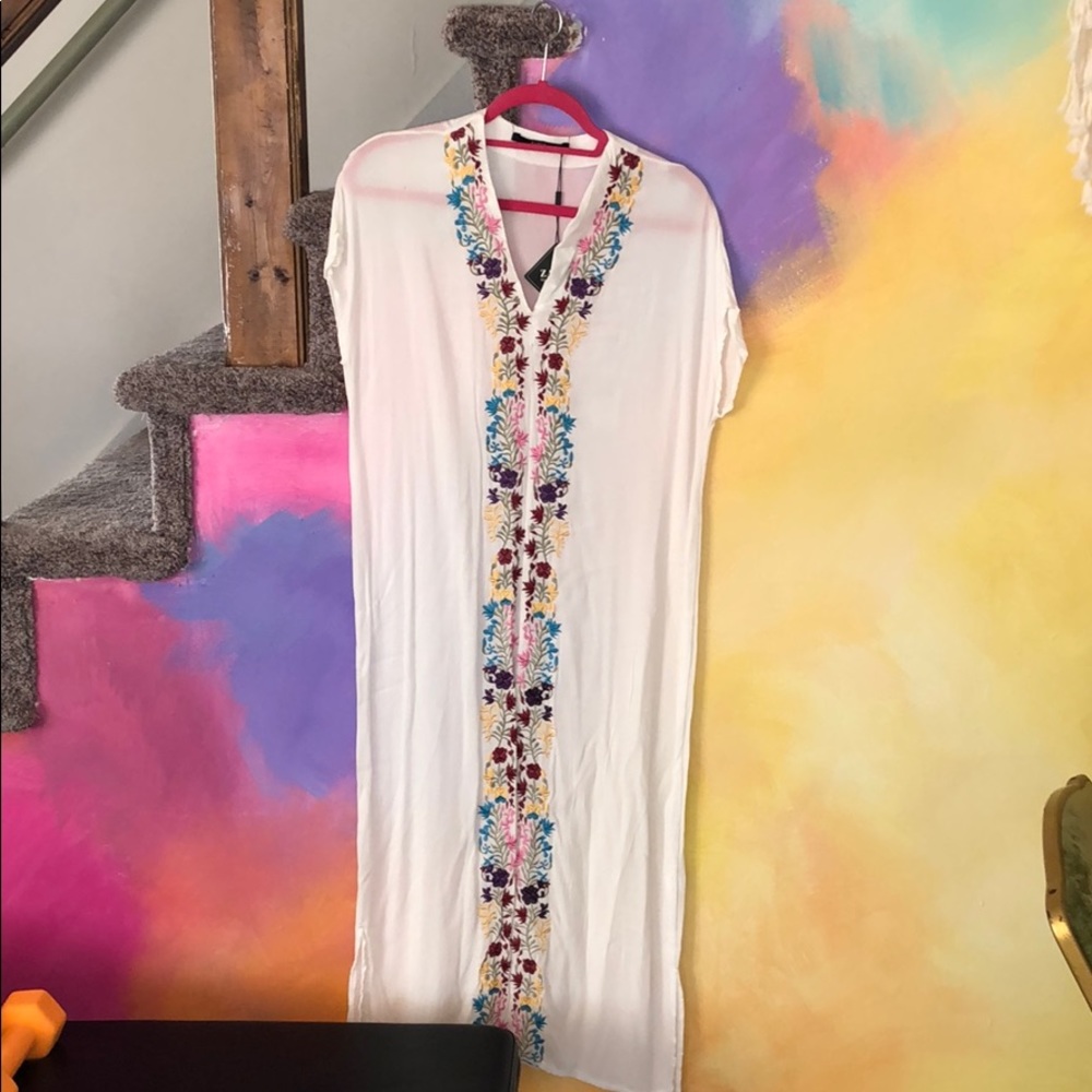 NWT Embroidered caftan S